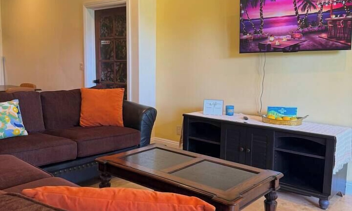 Hakalau Apartment | Cozy Oceanfront Escape Sleeps 7