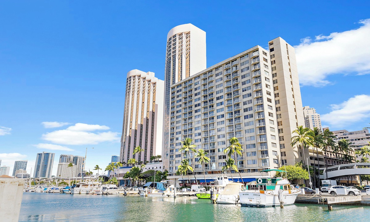 Waikiki Apartment | Ocean View 1BR at Ilikai Marina