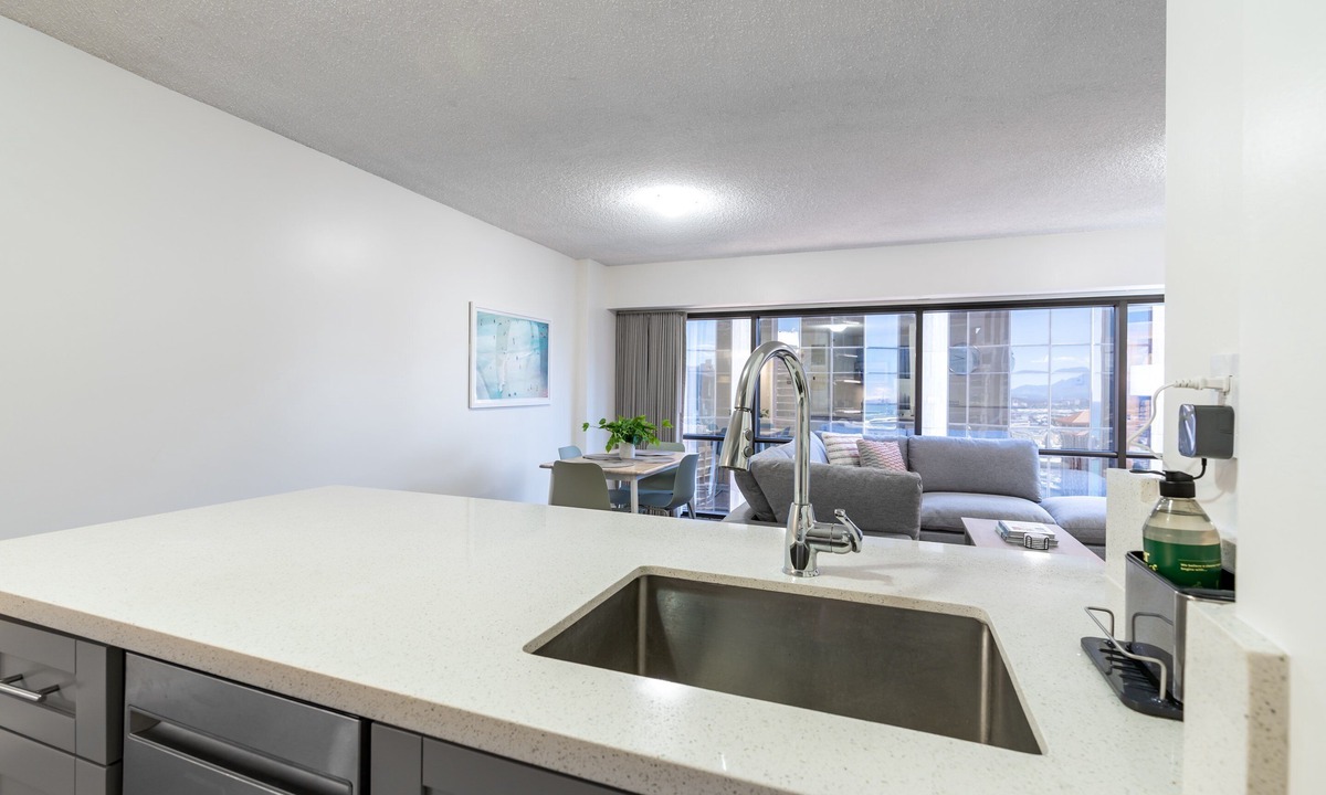 Downtown Honolulu Condo | 😎 Summer Special - Downtown Honolulu Skyview - 1Bed+Den- Free Parking 🏄‍♂️