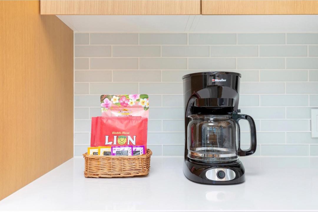 Waikiki Apartment | Skyline-Lagoon and Fireworks Magic from the Ilikai wTop-Tier Amenities