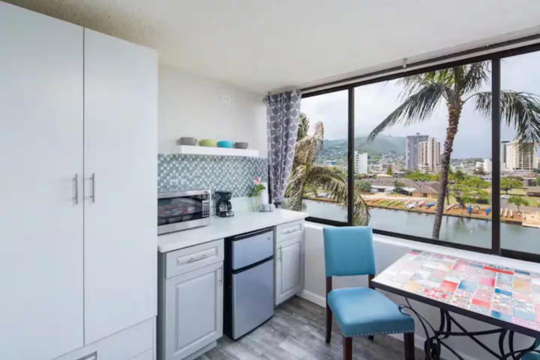 Waikiki Apartment | Hawaiian Monarch Upgraded Modern Studio