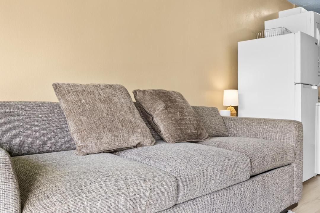 Keaukaha House | Ocean View 1BR Balcony Near Beaches & Downtown