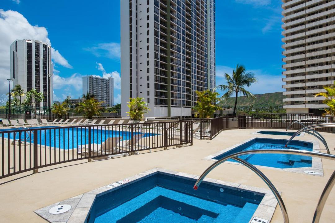 Waikiki Apartment | Waikiki Banyan with pool, hot tub & beach access