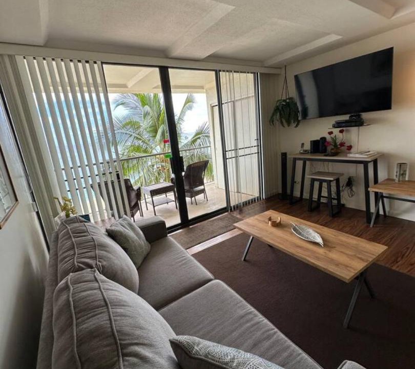 Makaha Apartment | 305 On the Beach