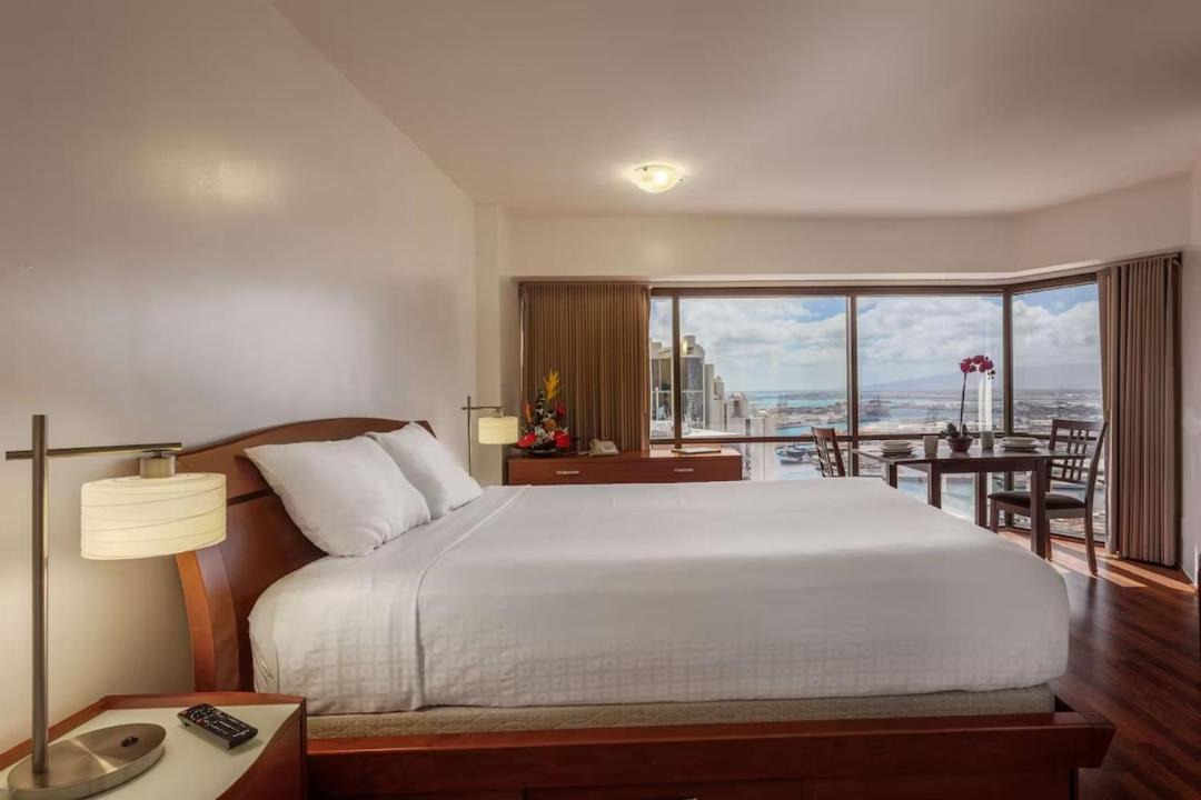 Downtown Honolulu Hotel | Aston at the Executive Centre Hotel