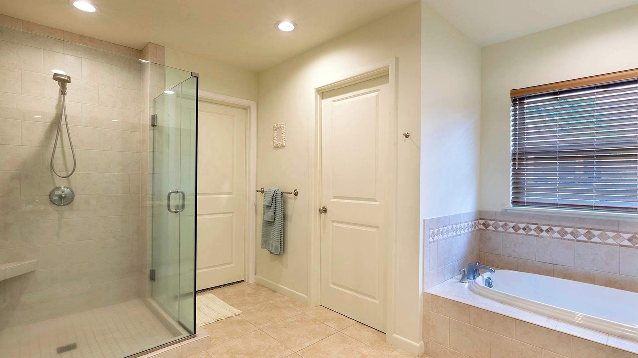 Photo of Bathroom in Kahaluu Bay