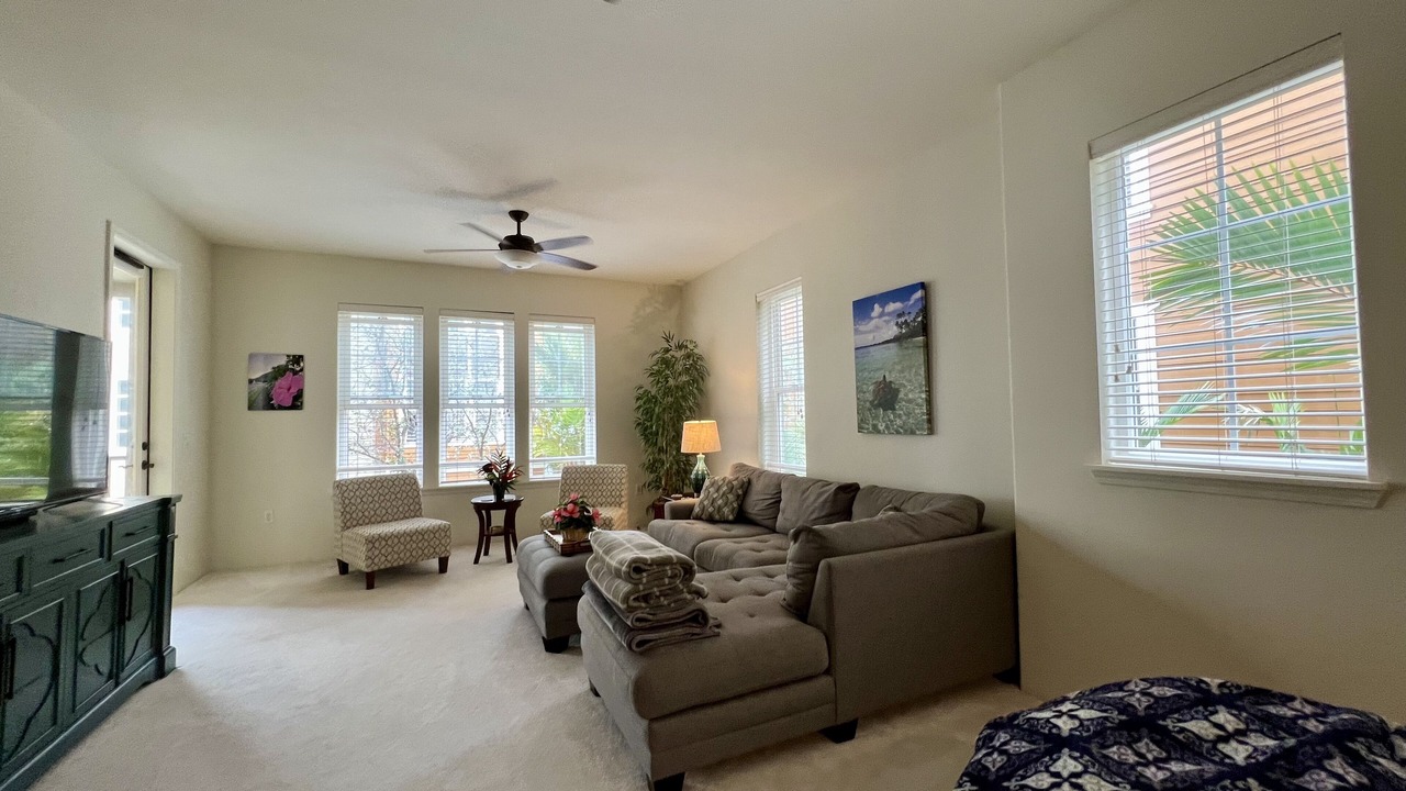 Photo of Livingroom in Portlock
