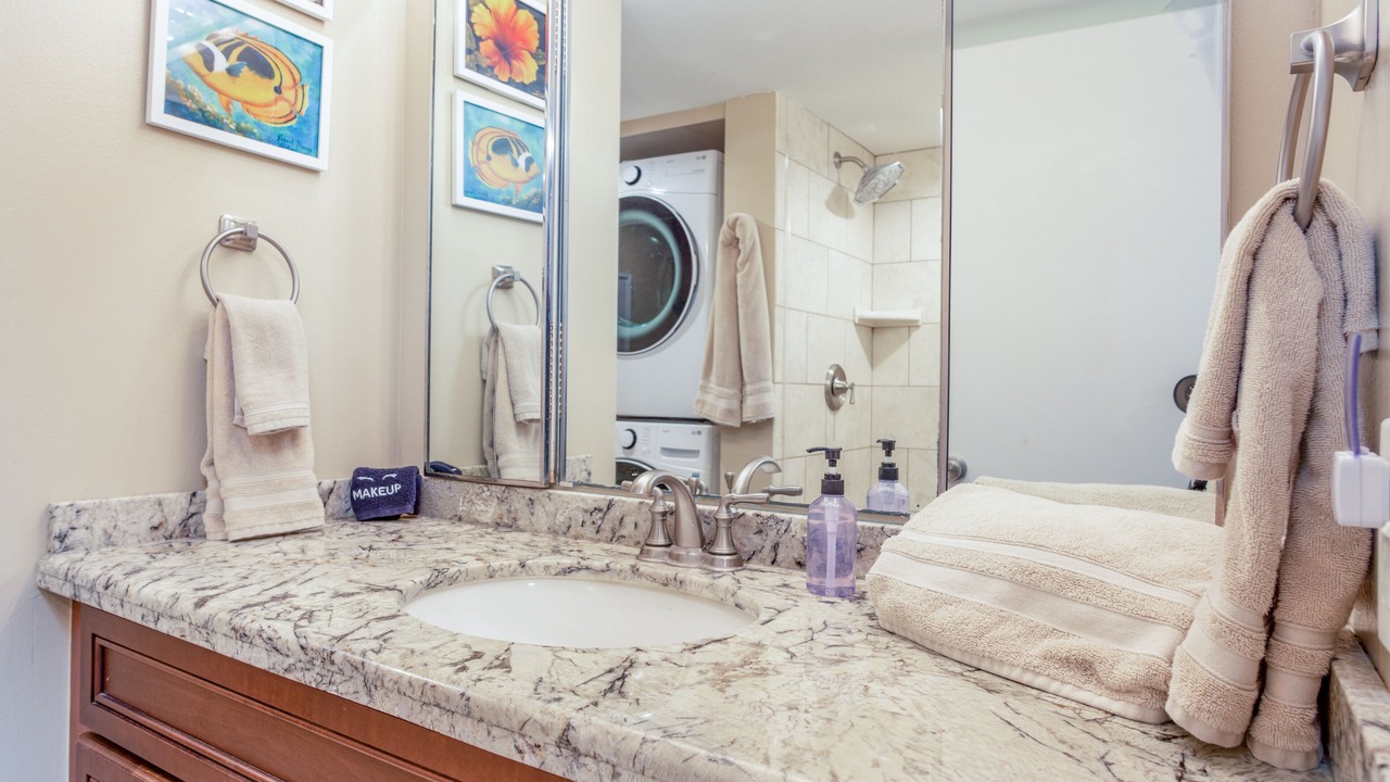Photo of Bathroom in Kahaluu Bay