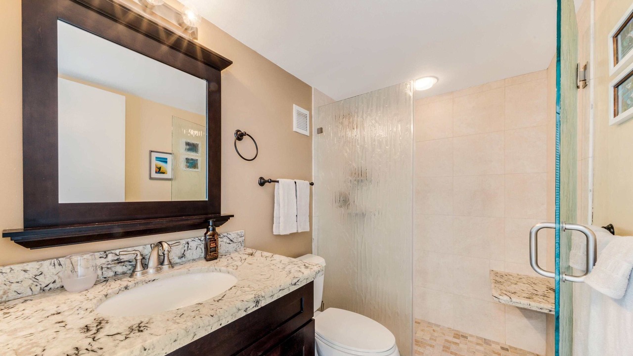 Photo of Bathroom in Kahaluu Bay