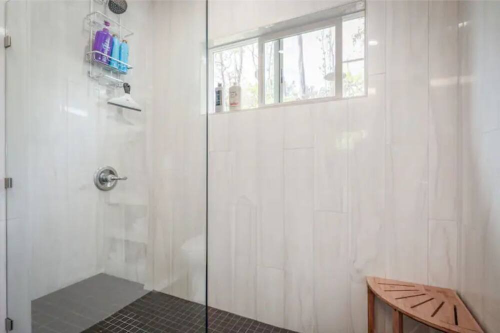 Photo of Bathroom in Royal Hawaiian Estates