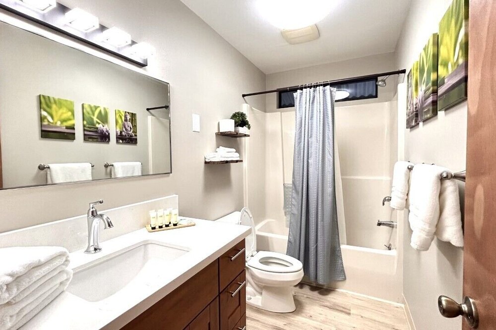 Photo of Bathroom in Kealakekua