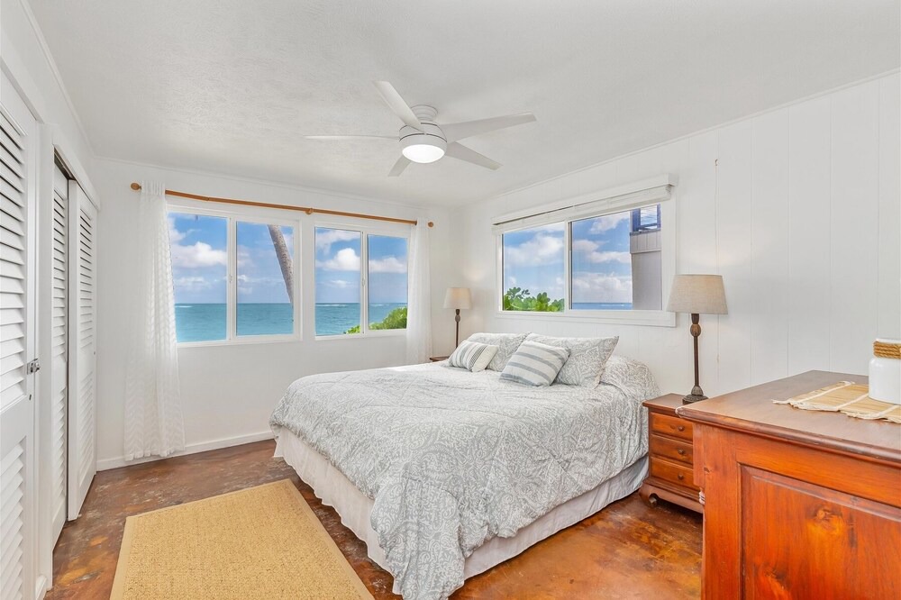Photo of Bedroom in Waialua
