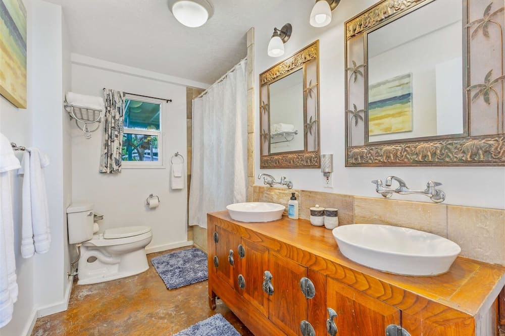 Photo of Bathroom in Waialua