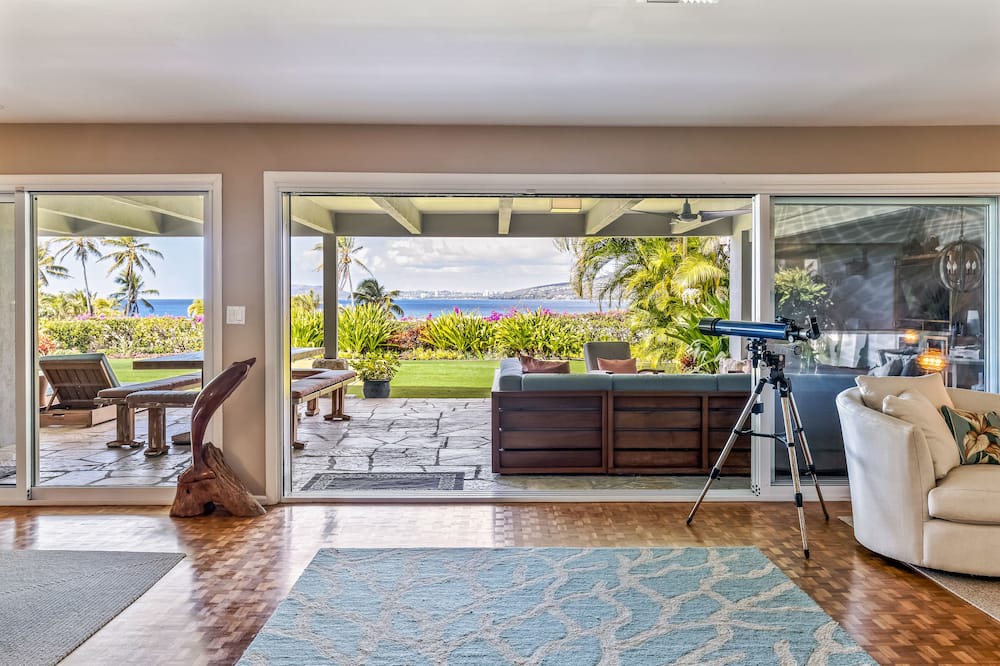 Photo of Livingroom in Hawaii Kai