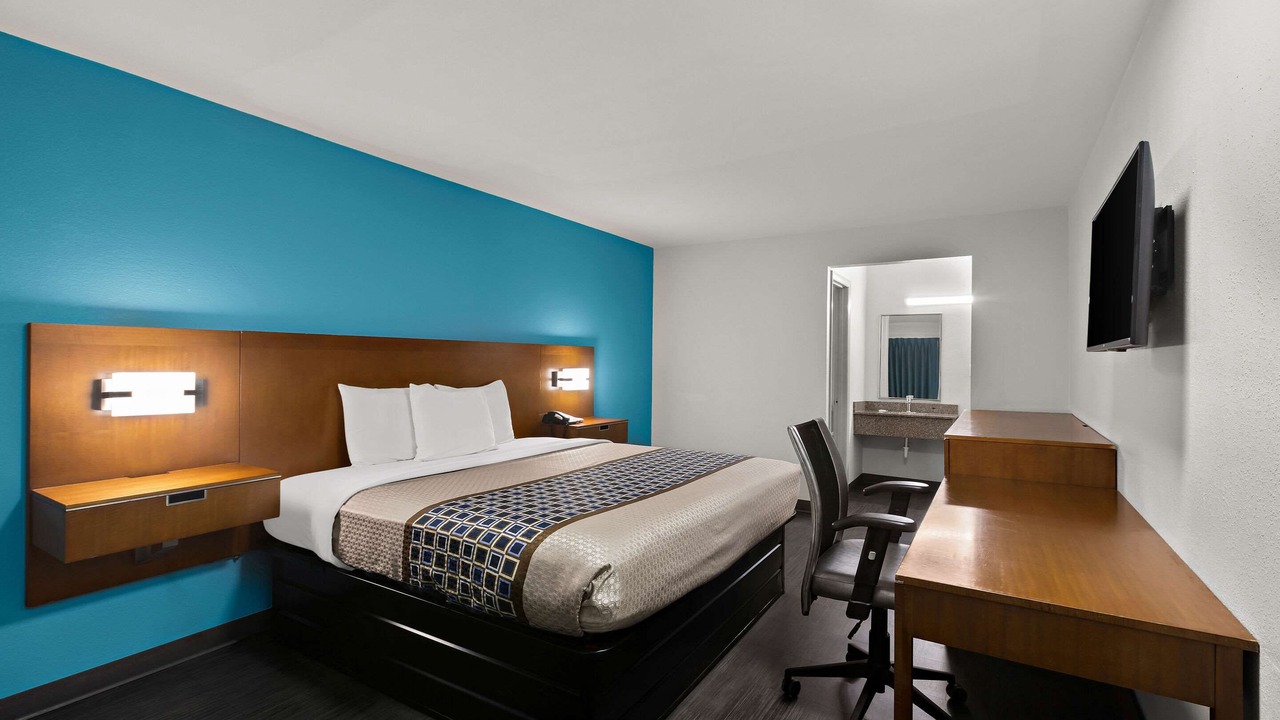 Photo of Bedroom in Commerce