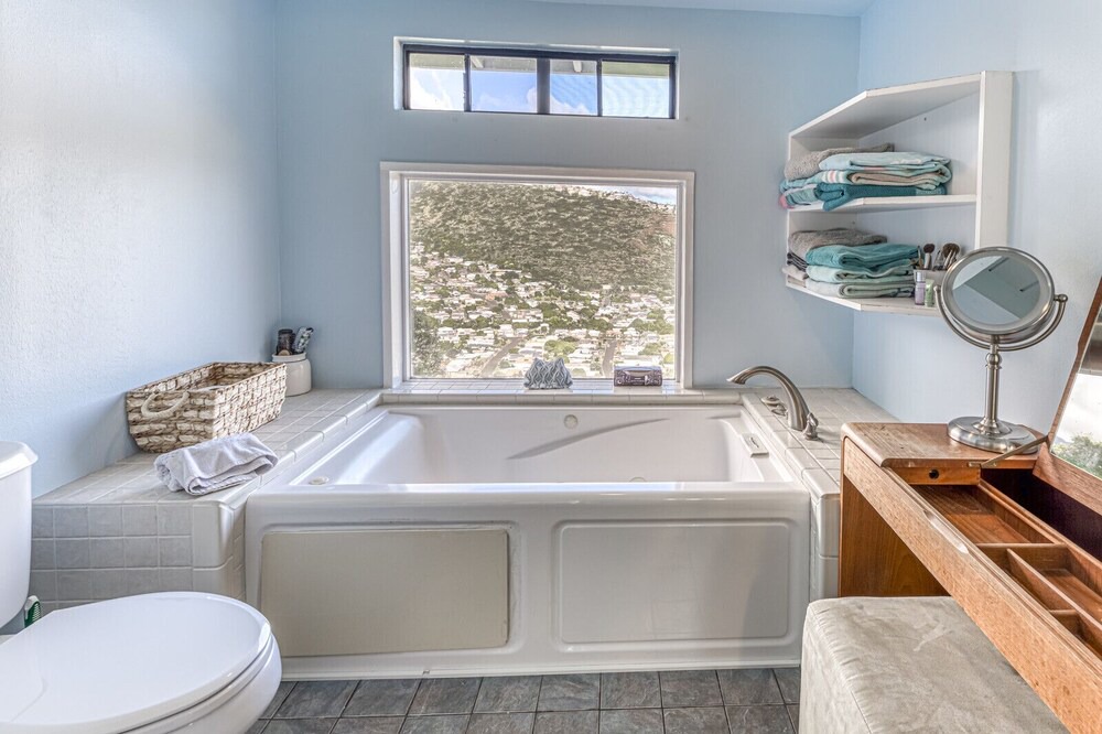 Photo of Bathroom in Waialae Iki Ridge