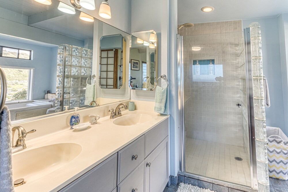 Photo of Bathroom in Waialae Iki Ridge