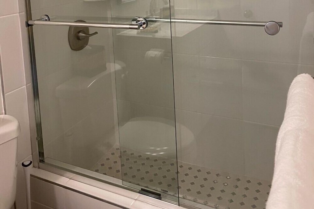 Photo of Bathroom in Diamond Head - Kapahulu - St. Louis