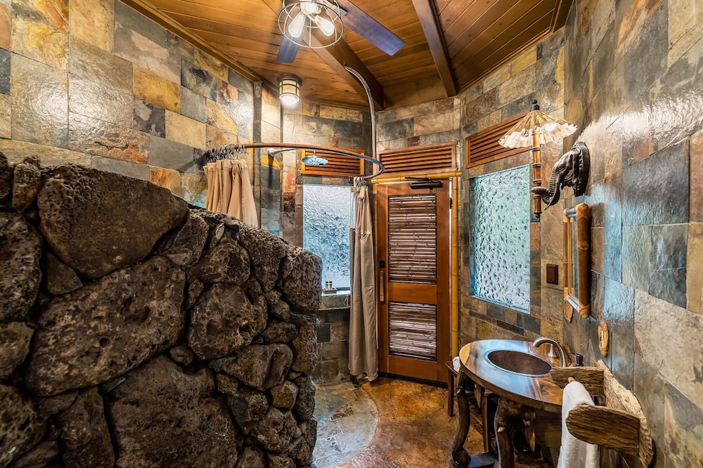 Photo of Bathroom in Waimanalo Beach