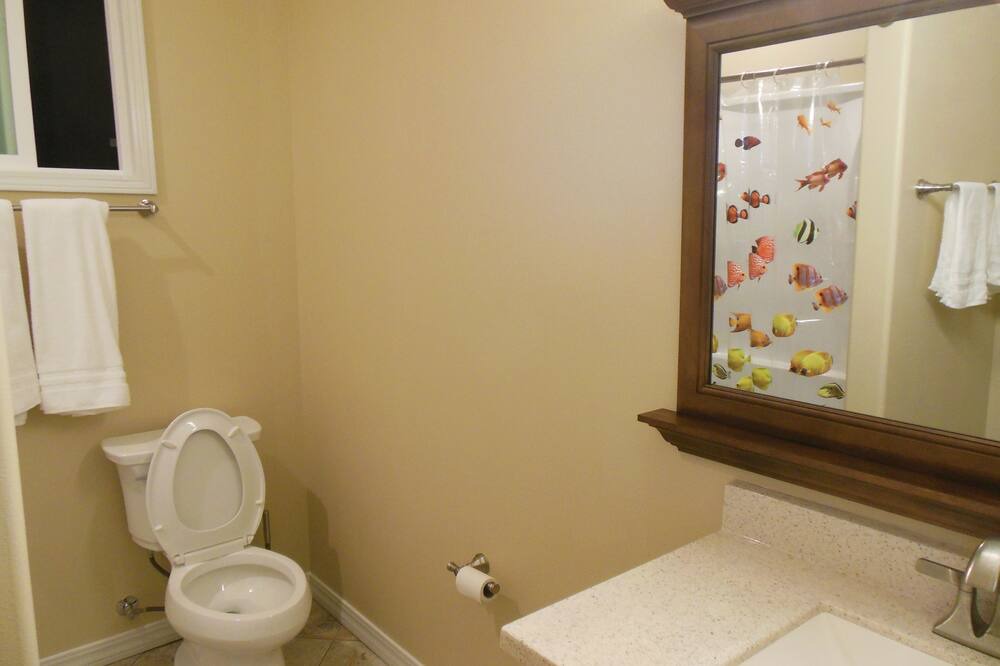 Photo of Bathroom in Kona Palisades