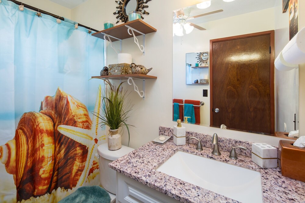 Photo of Bathroom in Downtown Honolulu