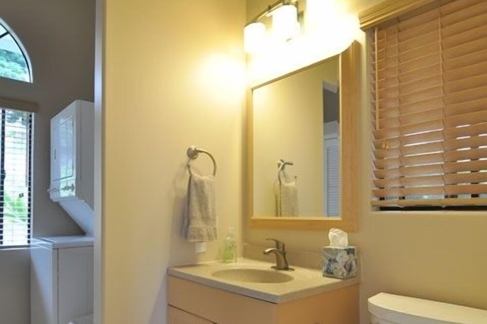 Photo of Bathroom in Holualoa