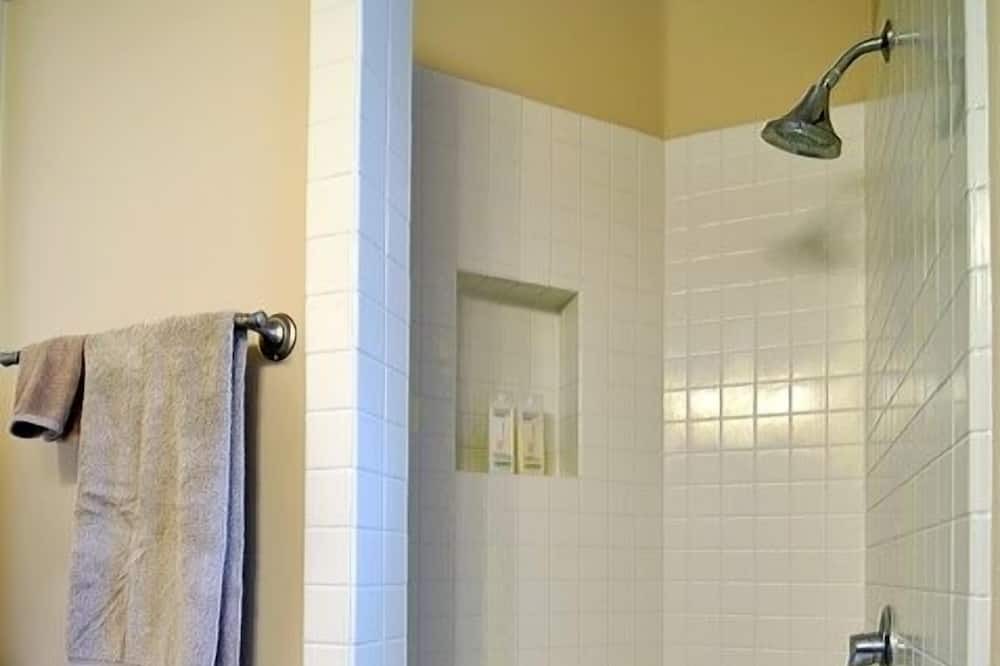 Photo of Bathroom in Holualoa