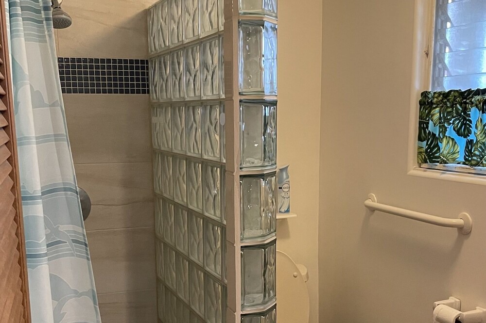 Photo of Bathroom in Mokuleia