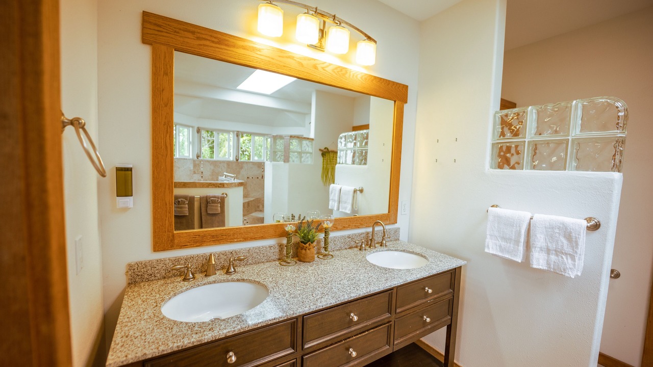 Photo of Bathroom in Hilo
