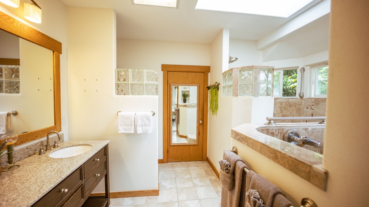 Photo of Bathroom in Hilo