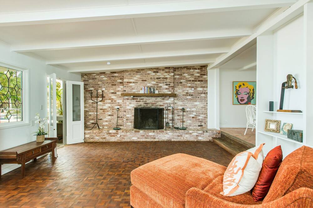 Photo of Bedroom in Portlock