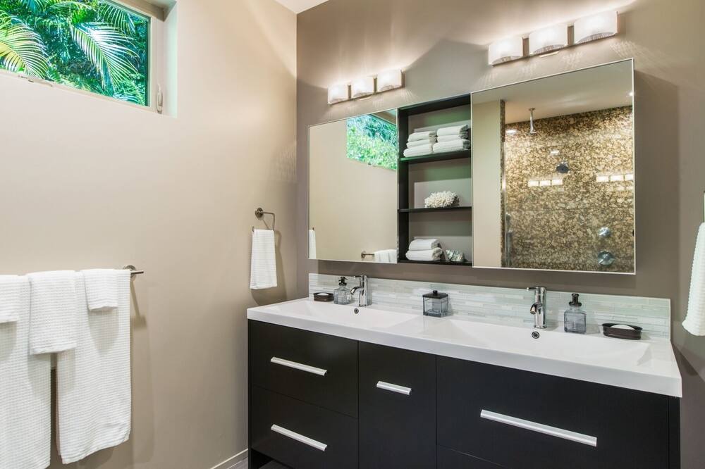 Photo of Bathroom in Hawaii Kai