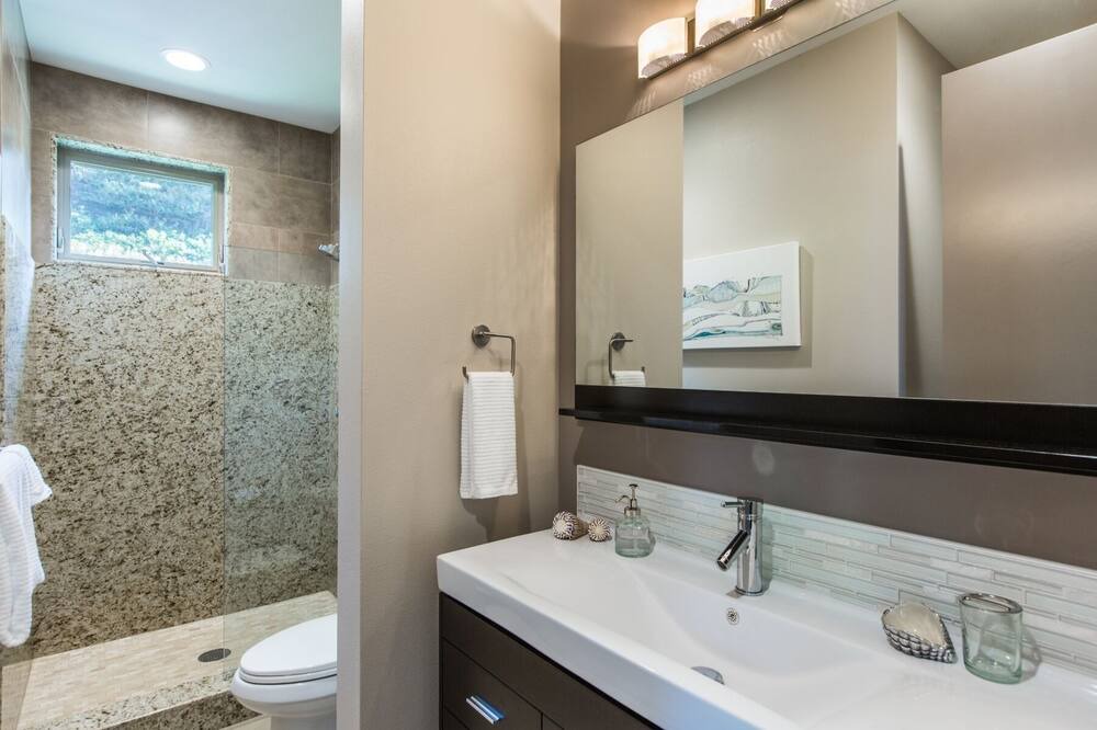 Photo of Bathroom in Hawaii Kai