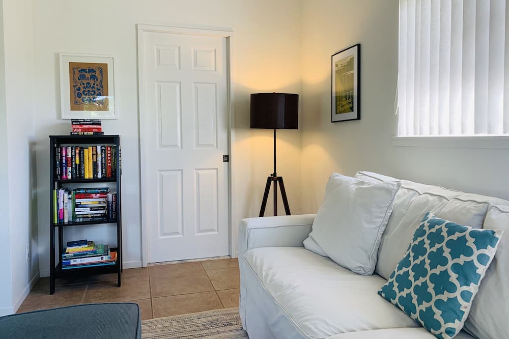 Photo of Livingroom in Waimanalo Beach