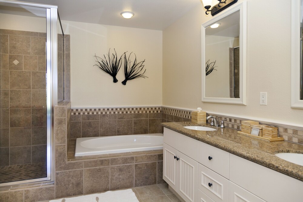 Photo of Bathroom in Kulalani