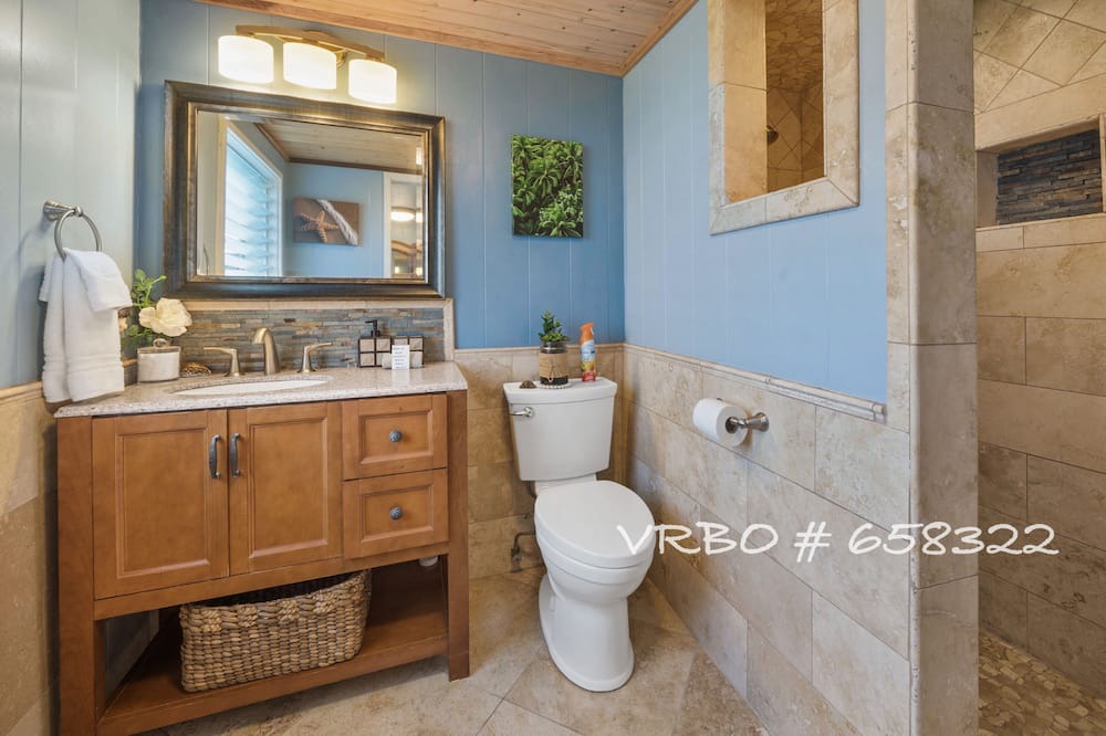 Photo of Bathroom in Kahaluu Bay