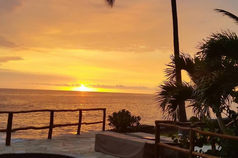 Photo of Outdoor in Kahaluu Bay