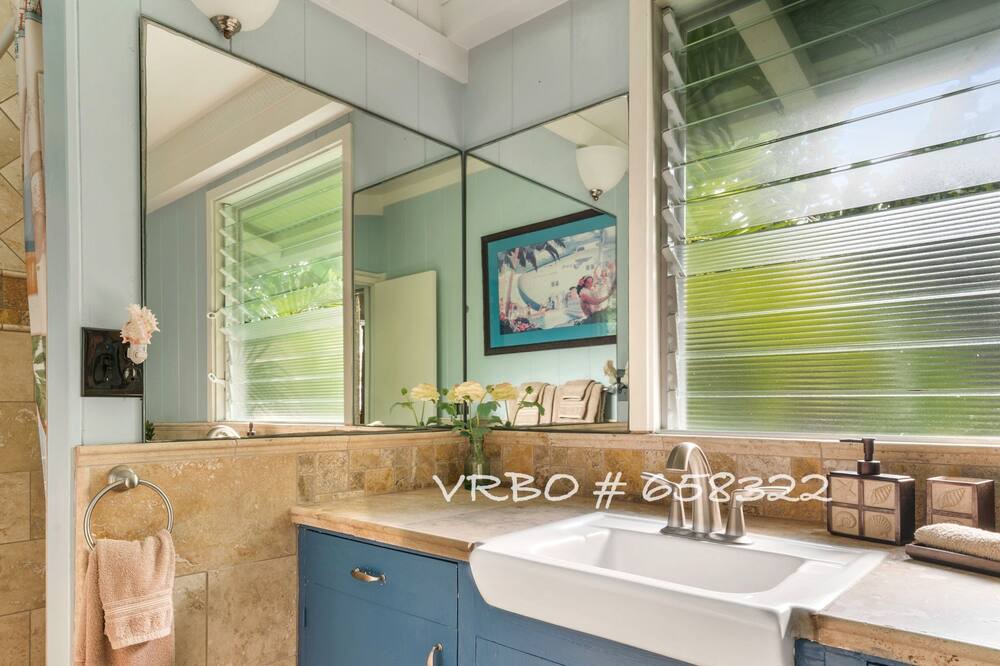 Photo of Bathroom in Kahaluu Bay