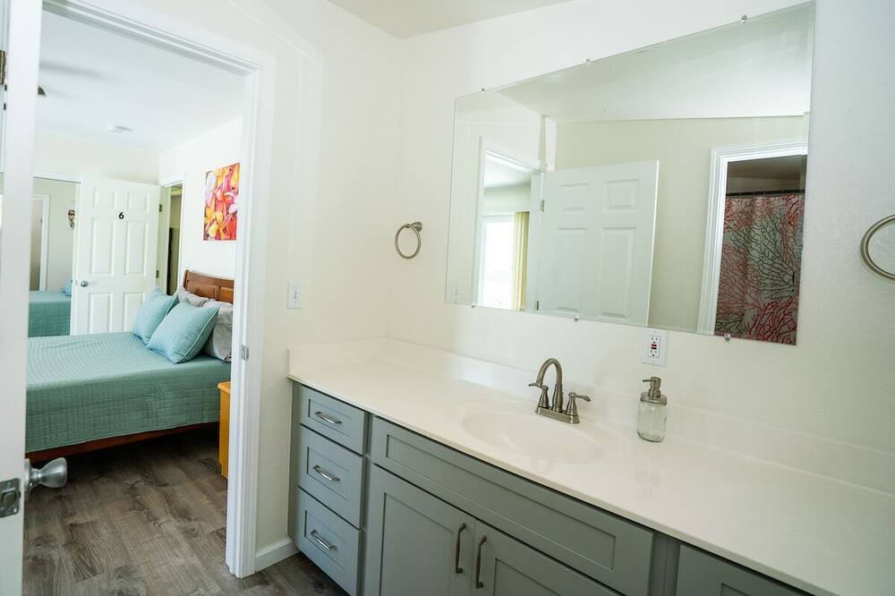 Photo of Bathroom in Kahalu u