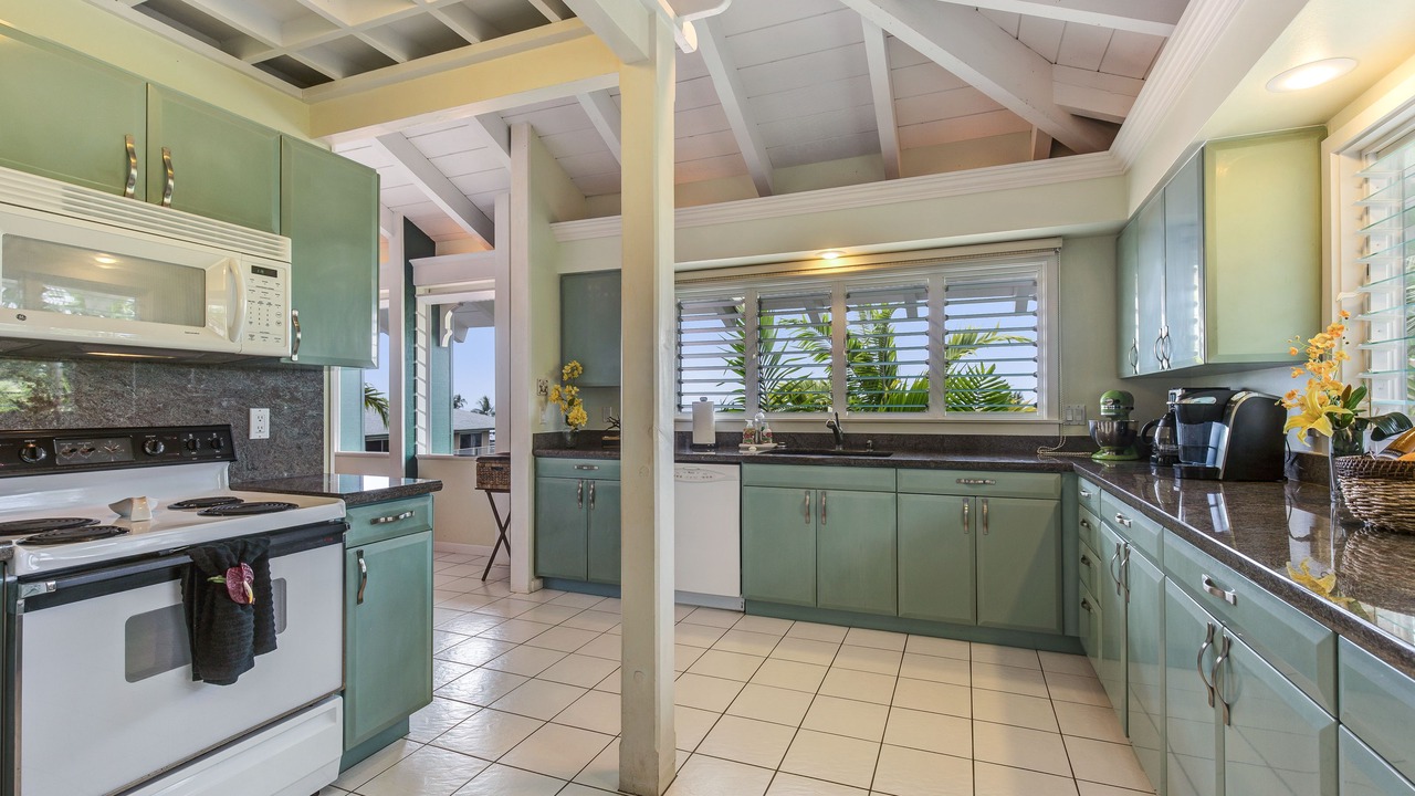 Photo of Kitchen in Kahaluu Bay