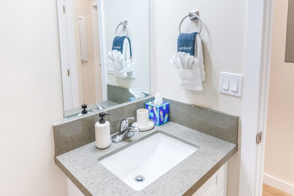 Photo of Bathroom in Kahuku