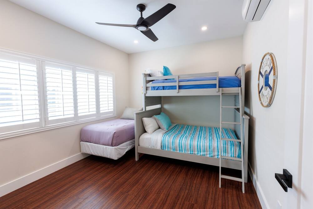 Photo of Bedroom in Ka'a'awa