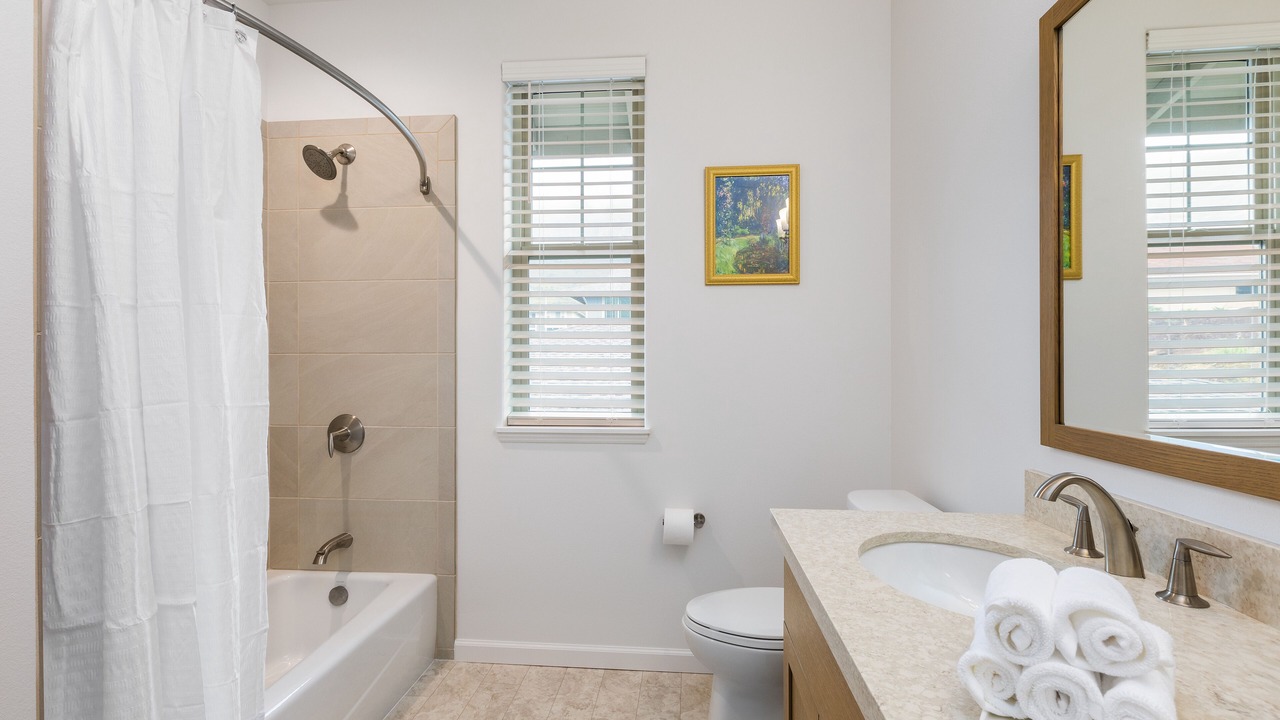 Photo of Bathroom in Makaha Valley