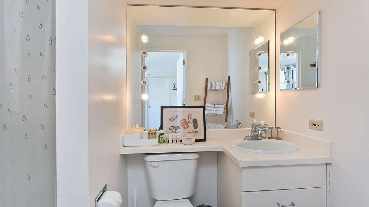 Photo of Bathroom in Diamond Head - Kapahulu - St. Louis