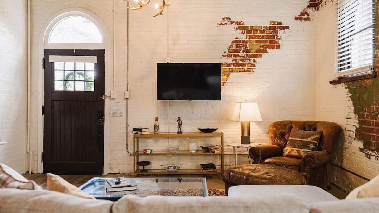 Photo of Livingroom in Roselawn Finance