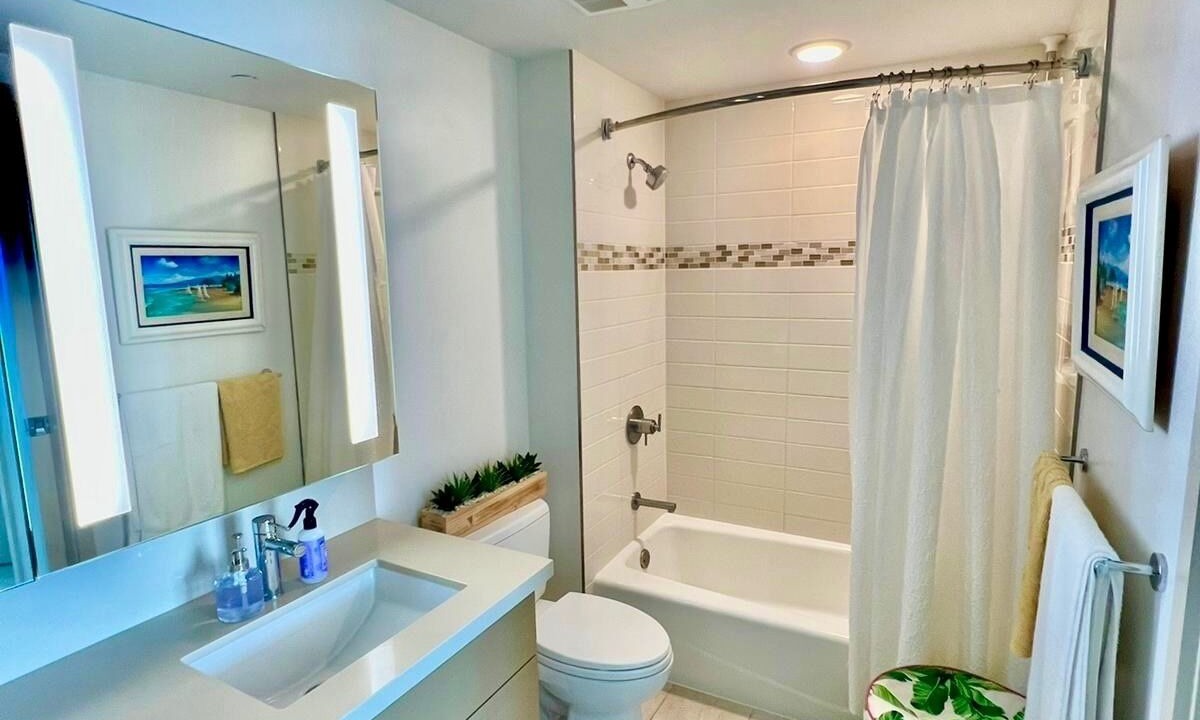 Photo of Bathroom in Kaka'ako