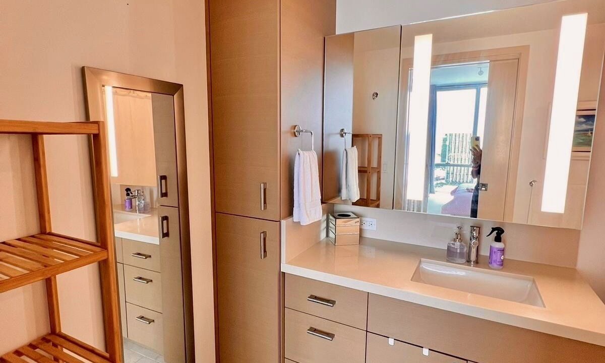 Photo of Bathroom in Kaka'ako