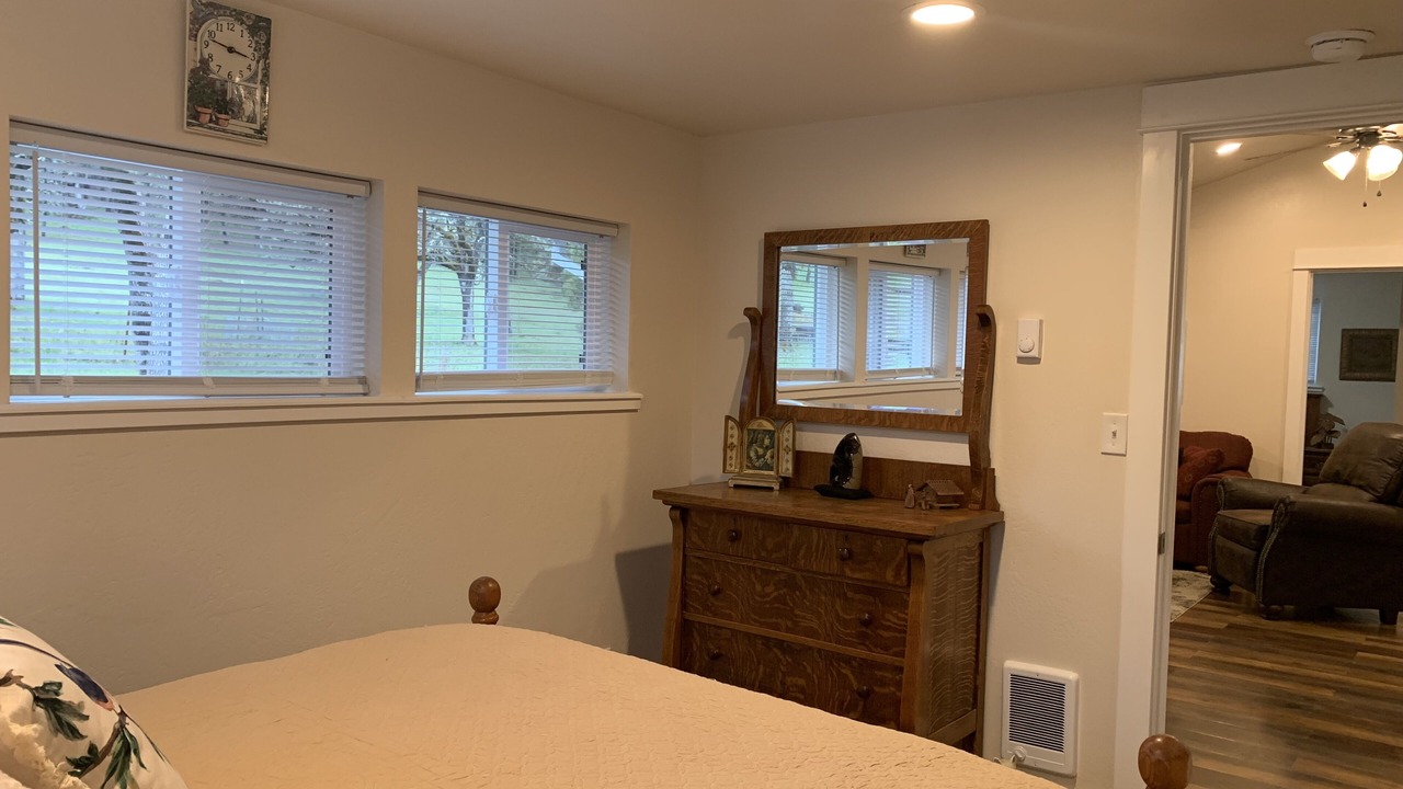 Photo of Bedroom in Shady Cove