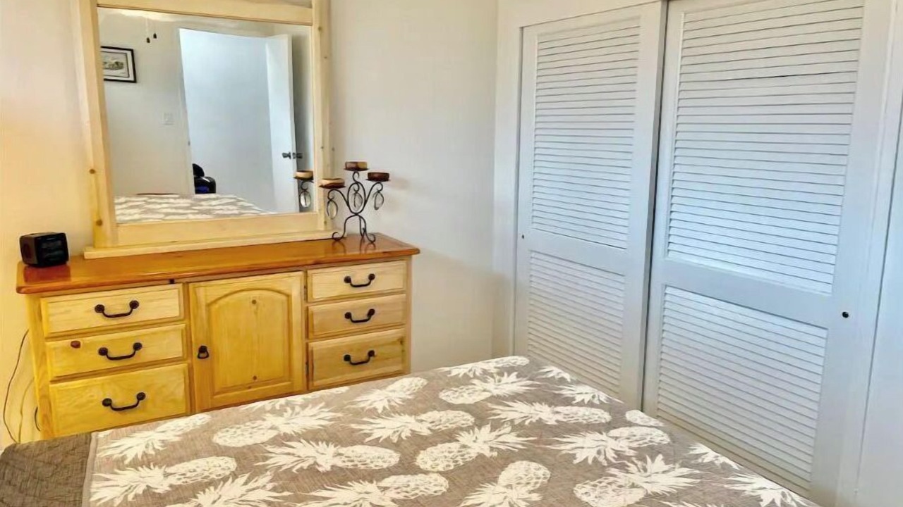 Photo of Bedroom in Historic Lahaina Front Street