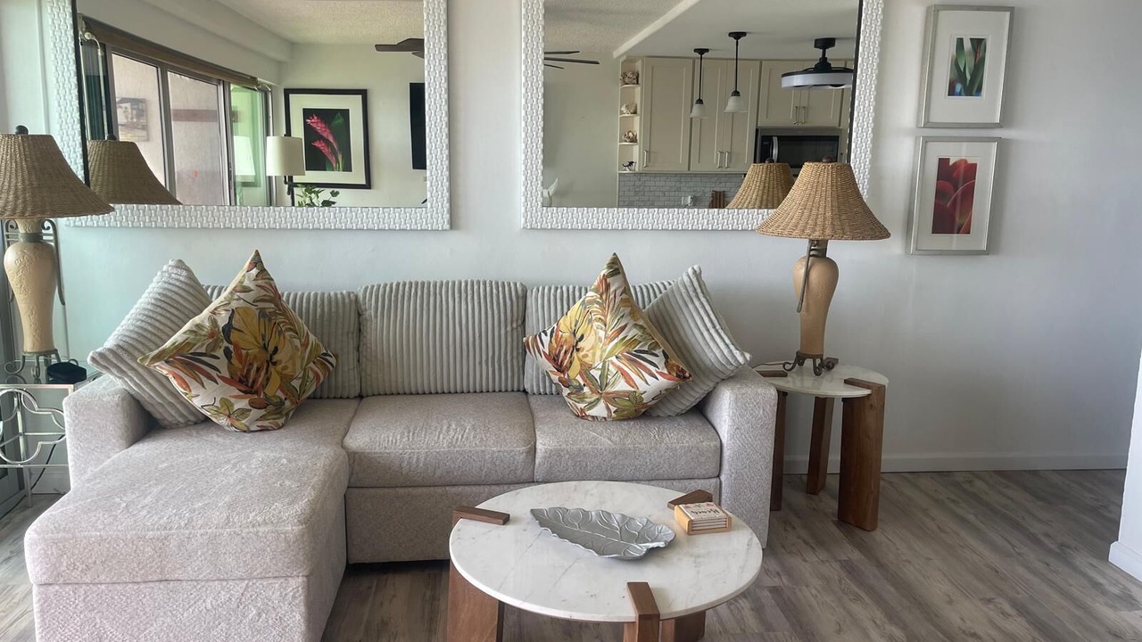 Photo of Livingroom in Historic Lahaina Front Street